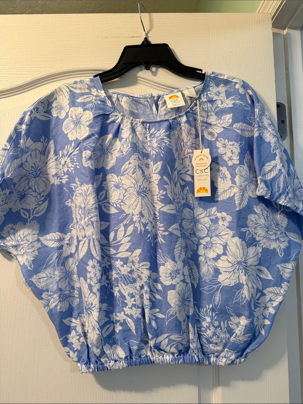C&C California Blue and White Floral Pullover Top